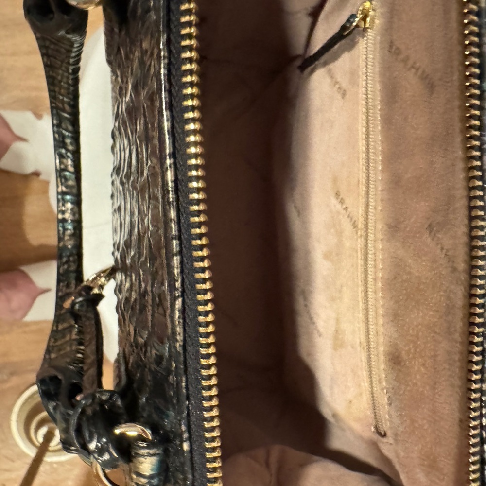 Beautiful Brahmin purse - Picture 6 of 12